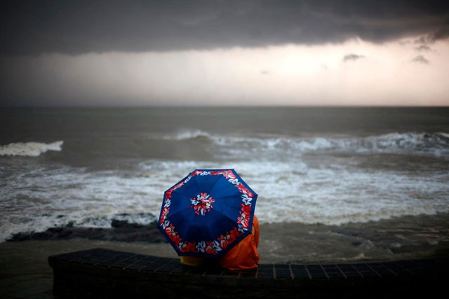 romantic travel India to the Lover Point at Bandra Bandstand