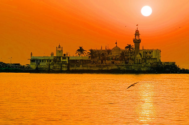 travel history Mumbai, Haji Ali Dargah India beautiful mosque