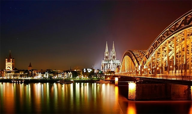 tourist guide Germany travel in beautiful Cologne